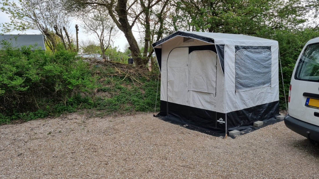 Luggage storage tent